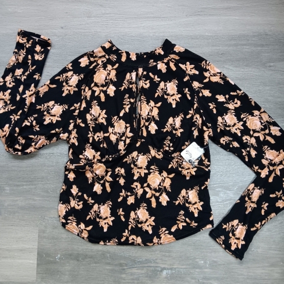 FREE PEOPLE DINNER PARTY BLACK & CREAM FLORAL CUTOUT KEYHOLE KNIT TOP NWT XL - Picture 9 of 10